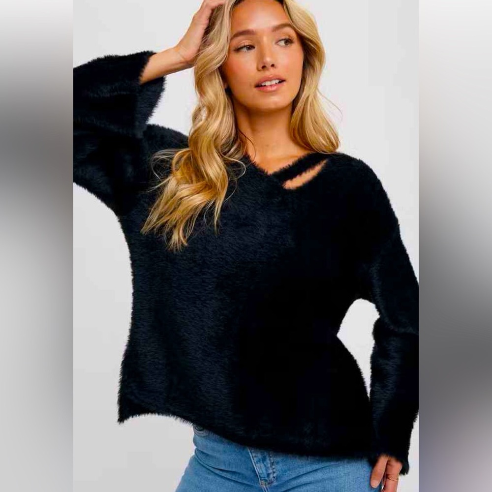 ❤️New❤️Strappy Front Fuzzy Pullover